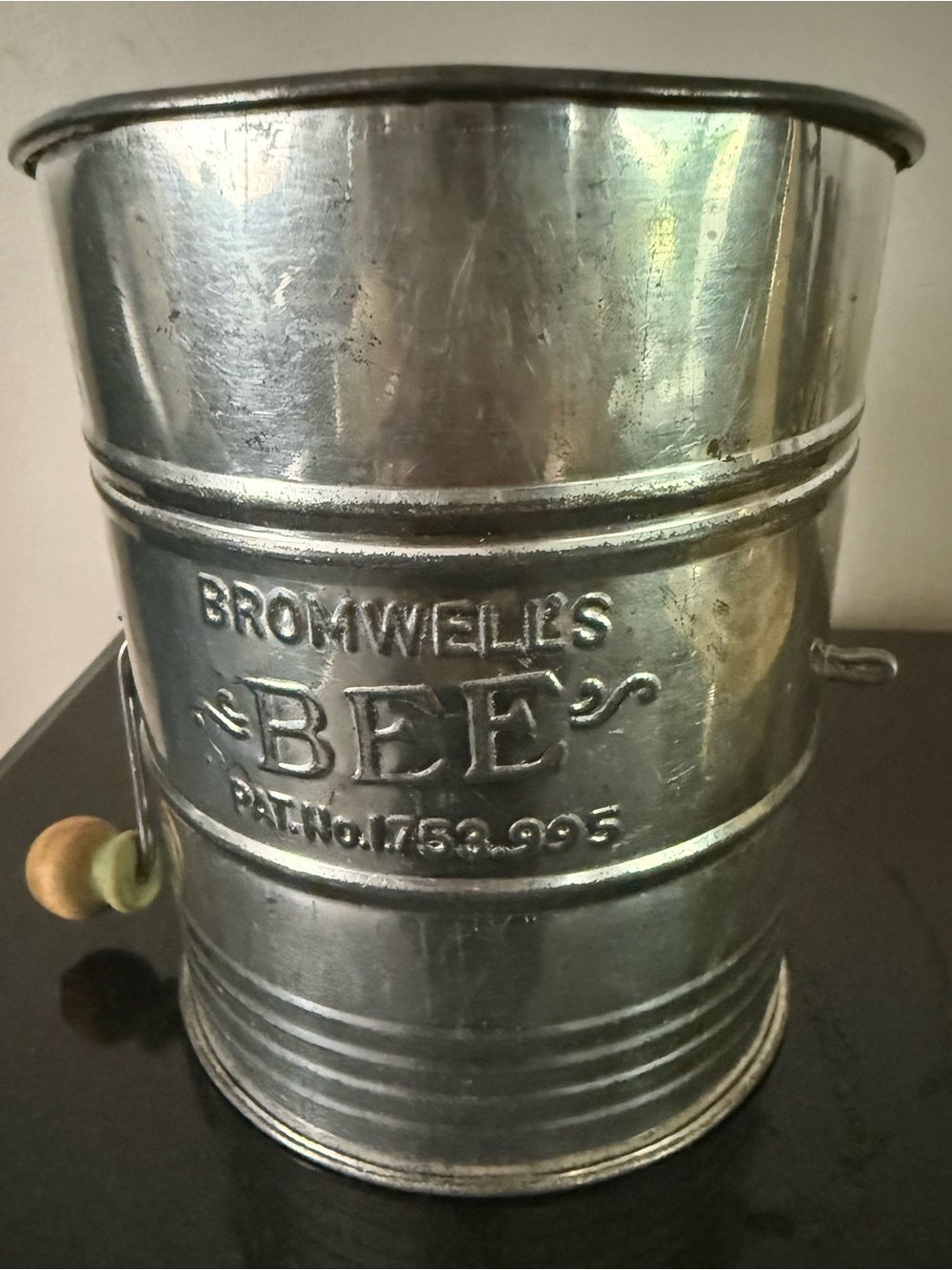 Bromwell's BEE Vintage Metal Sifter - Silver